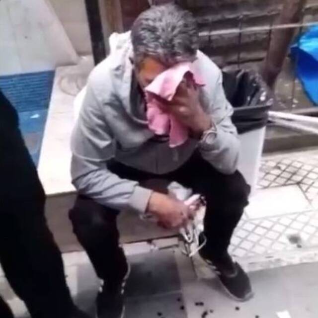Kadın fark etti, mahalleli darbetti!