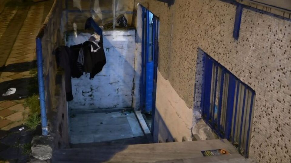 Pakistanlı boynundan bıçaklandı