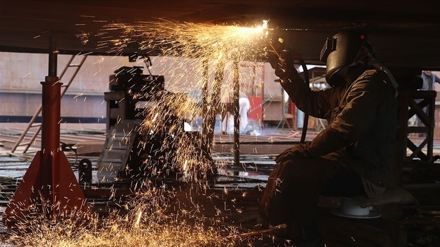 Euro Bölgesi'nde sanayi üretimi düştü