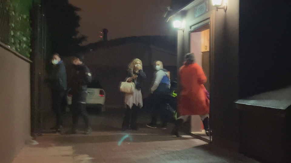 Villada 'kar maskeli' korona partisi!