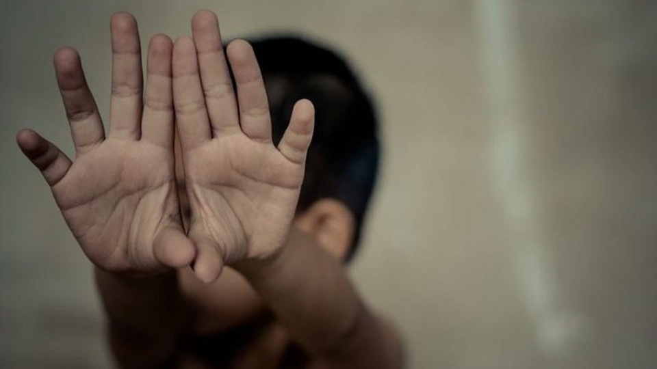 7 erkek çocuğu istismar etti!