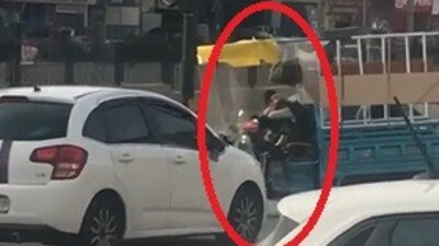 Motosiklet üzerinde kadına şiddet!