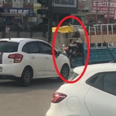 Motosiklet üzerinde kadına şiddet!