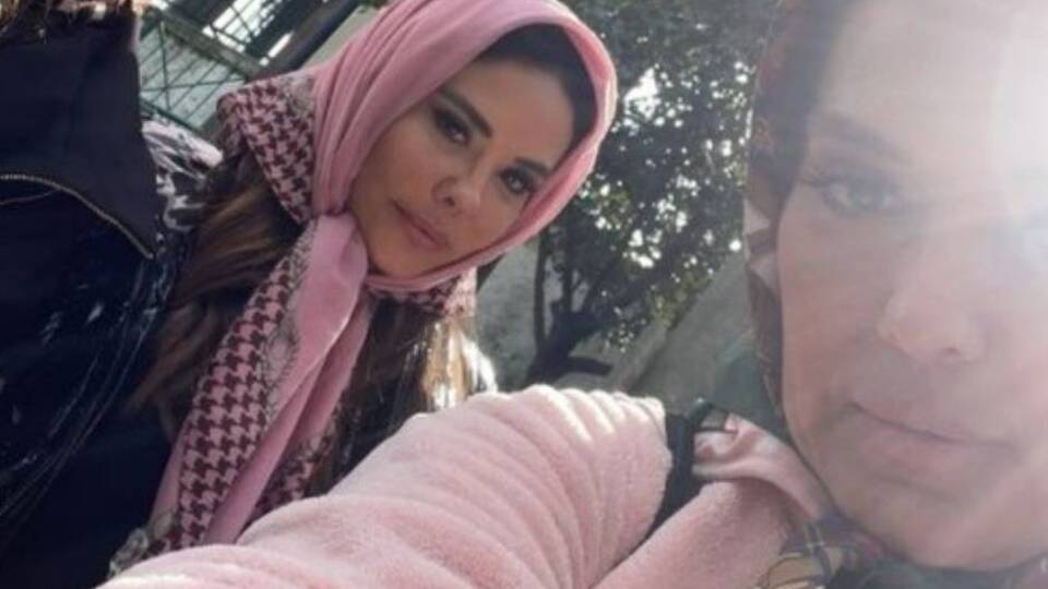 Demet Akalın'ın türbe ziyareti