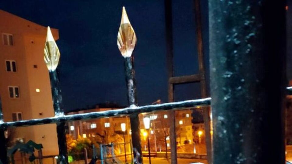 Korkuluklara tırmanıyordu! Sonrası dehşet!