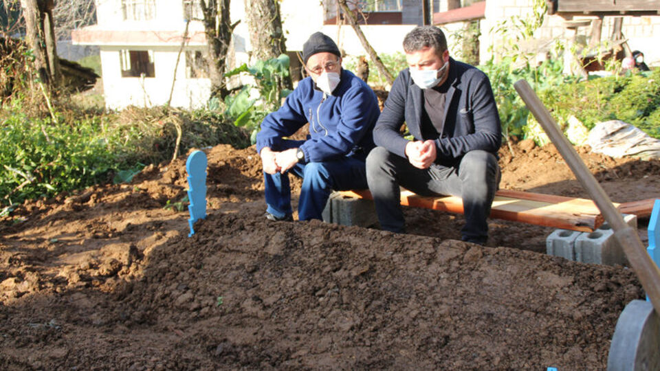 Aynı aileden tam 8 kişi! "Önce bize aşı yapın!"