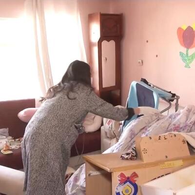 9 aylık bebeği çöp evde büyüttüler!