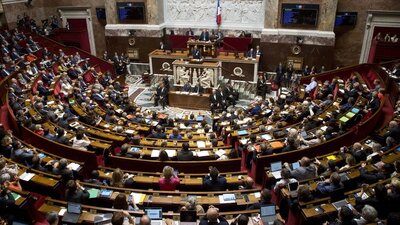 Fransa'da "rıza yaşı" 15 olarak belirlendi