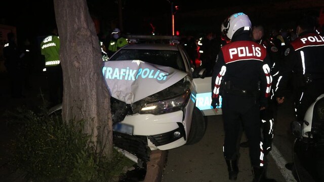 Polis aracı kovalamaca sırasında kaza yaptı: 2 polis yaralandı