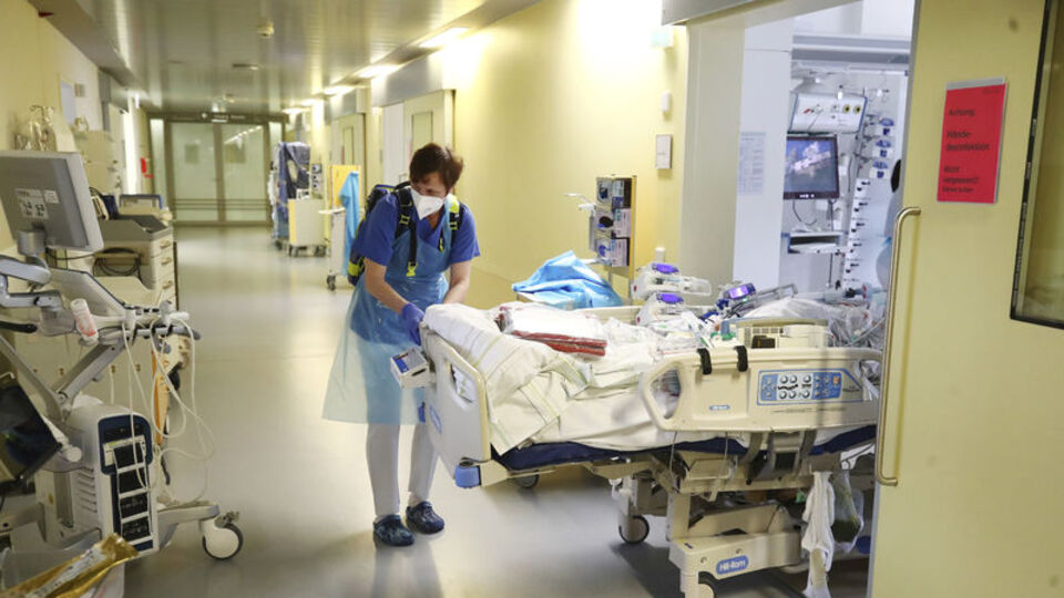 Almanya alarmda: Yoğun bakımlar doluyor!