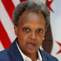 Chicago'da polis 13 yaşındaki bir gencin teslim olmasına rağmen vurularak öldürüldüğü videoyu yayınladı