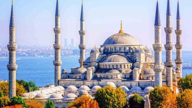 İstanbul cuma namazı saat kaçta?