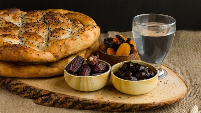 Orucu bozan ve kaza gerektiren şeyler neler?