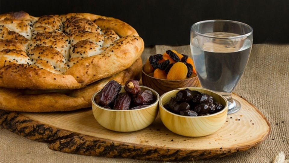Orucu bozan ve kaza gerektiren şeyler neler?