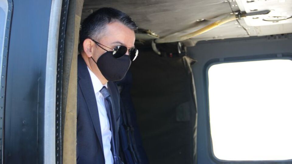 Bakan Pakdemirli'nin uçağı acil iniş yaptı