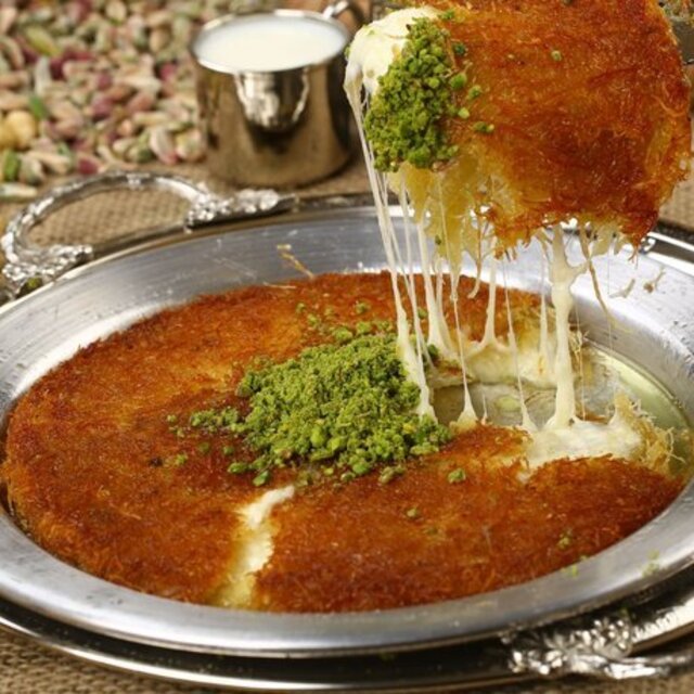 Sofraları süsleyen şerbetli tatlılar
