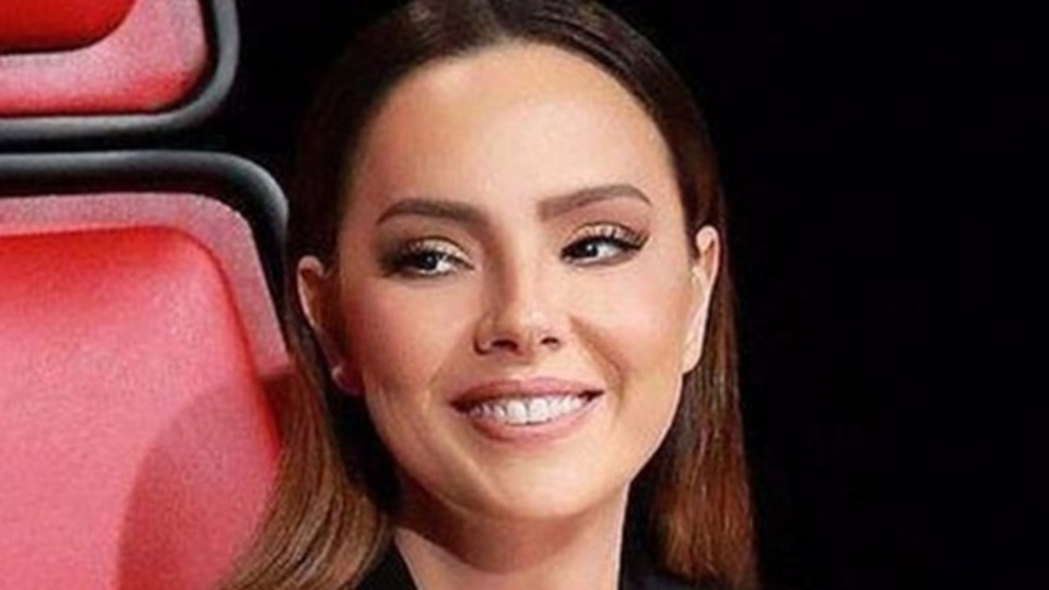 Ebru Gündeş kimdir?