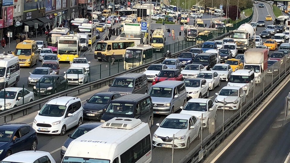 Kısıtlama öncesi trafikte yoğunluk!