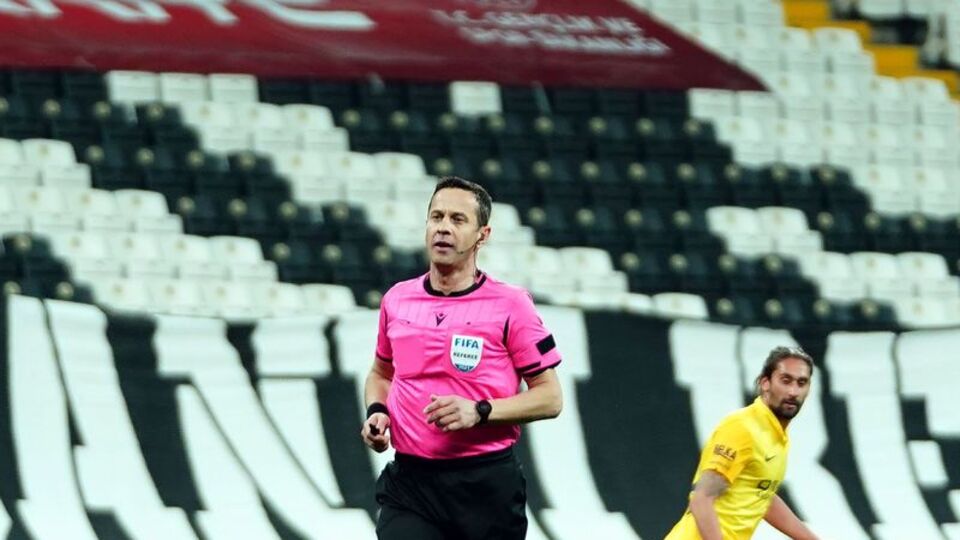 Üç kez penaltı verdi!