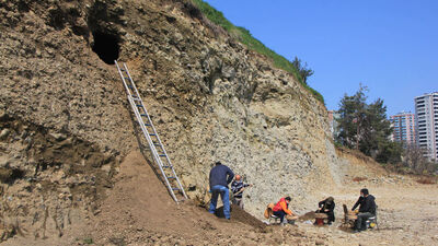 Yağışlardan sonra toprak kayması yaşandı... Tesadüfen bulundu!