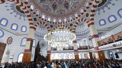 Bursa Cuma namazı saat kaçta?