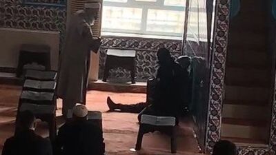 Karantinada olması gerekirken cuma namazına gitti