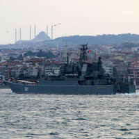 Rus savaş gemileri İstanbul Boğazı'ndan geçti!