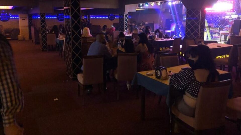 Mührü kırılan mekana polis baskını