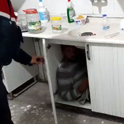 Kumar baskınında mutfak dolabının içinden çıktı