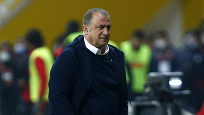 "Yumruklarımı sıkıyorum"