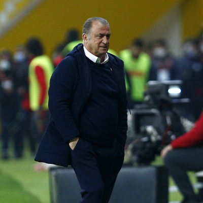 "Yumruklarımı sıkıyorum"