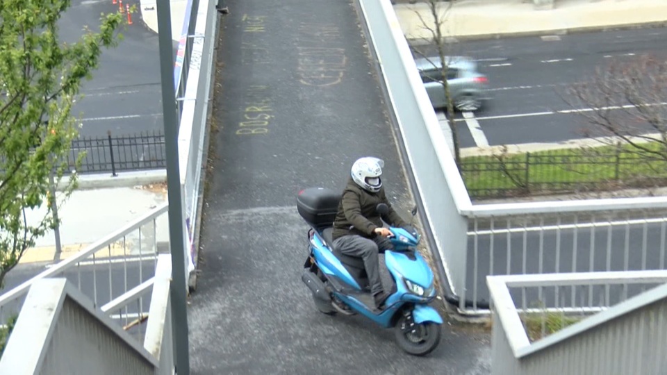 Üst geçitte motosiklet korkusu!