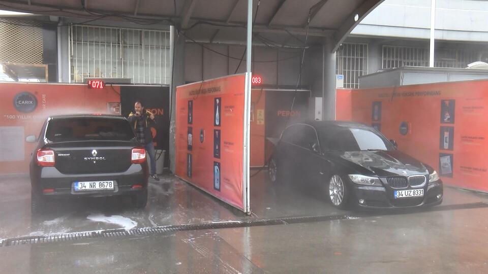 İstanbul'da oto yıkamacılara akın!