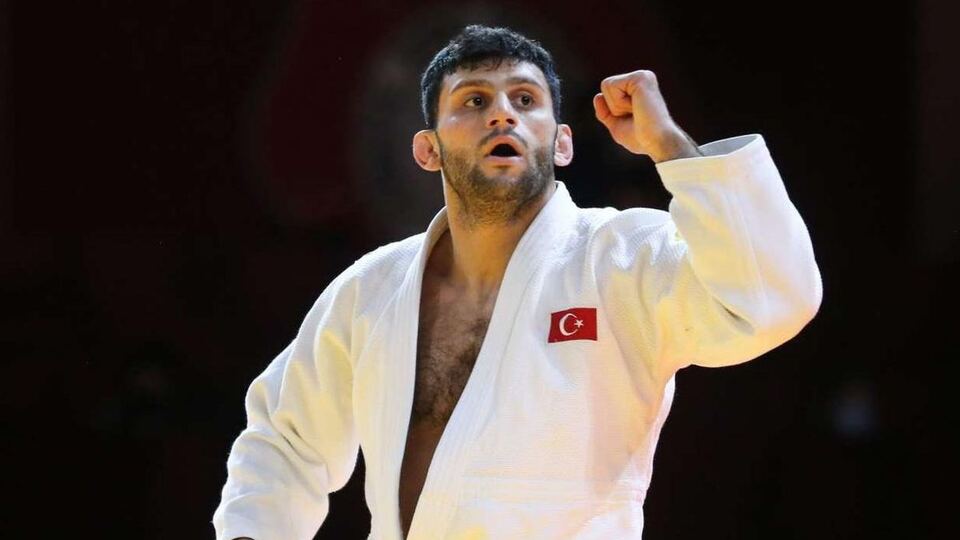 Vedat Albayrak kimdir?