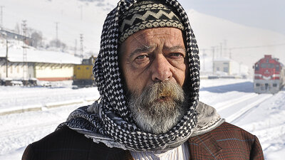 Erol Demiröz kimdir?