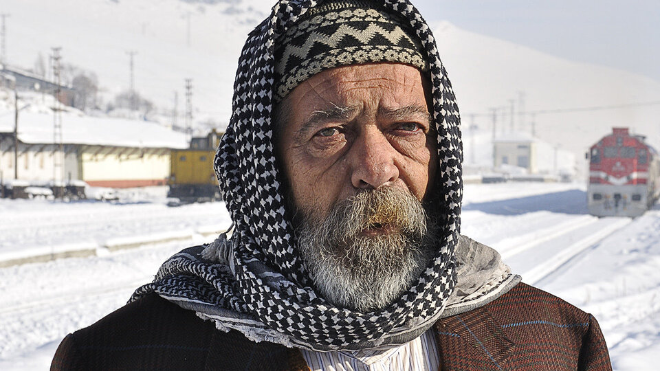 Erol Demiröz kimdir?