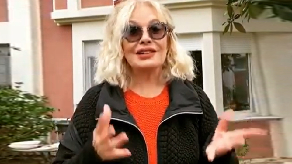 Emel Sayın isyan etti