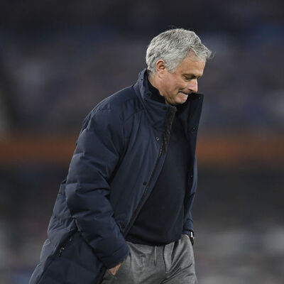 Tottenham, Mourinho'yu kovdu!