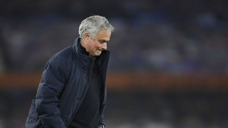 Tottenham, Mourinho'yu kovdu!