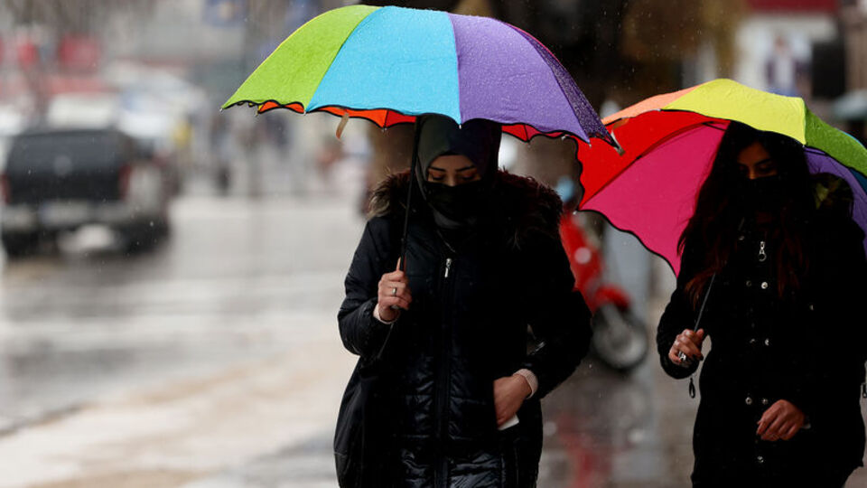 3 bölgede gök gürültülü sağanak yağış