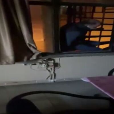 Pencereden kaçacaktı! Bir anda vazgeçti!