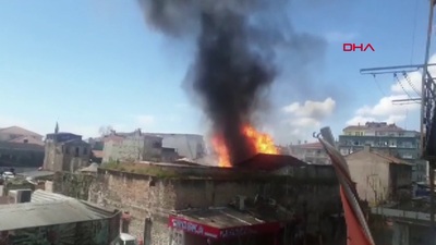 İstanbul'da depo yangını!