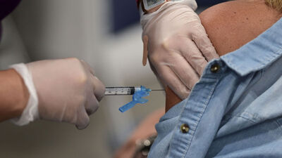 "Sağlık çalışanlarının aileleri de aşılansın"