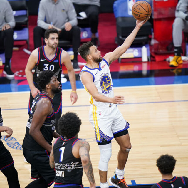 Stephen Curry yine başrolde!