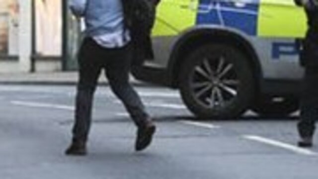 Kuzey İrlanda'da polis arabasının altında bomba bulundu