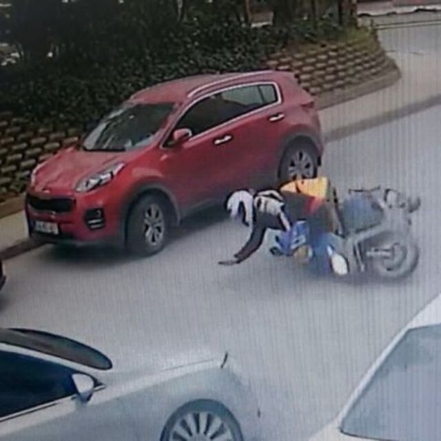 Motokurye ölümle burun buruna geldi