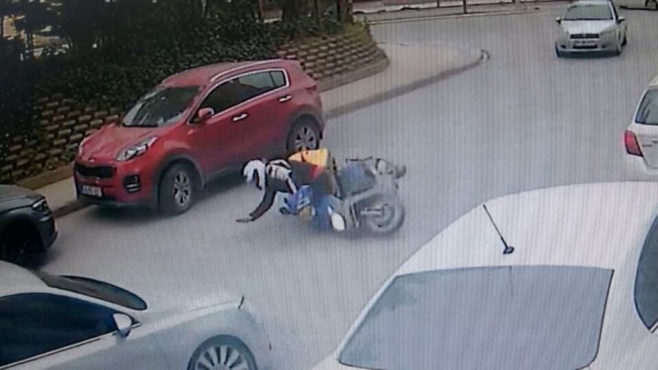 Motokurye ölümle burun buruna geldi