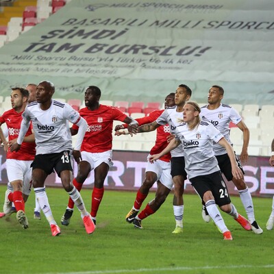 "Fenerbahçe ensene yapıştı ensene..."