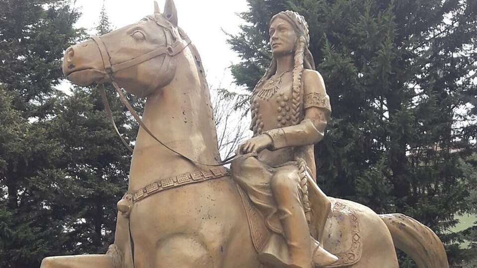 Malhun Hatun kimdir?