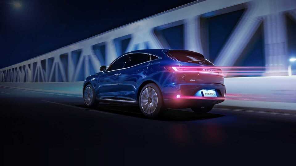 Huawei'nin otomobili yüzünü gösterdi